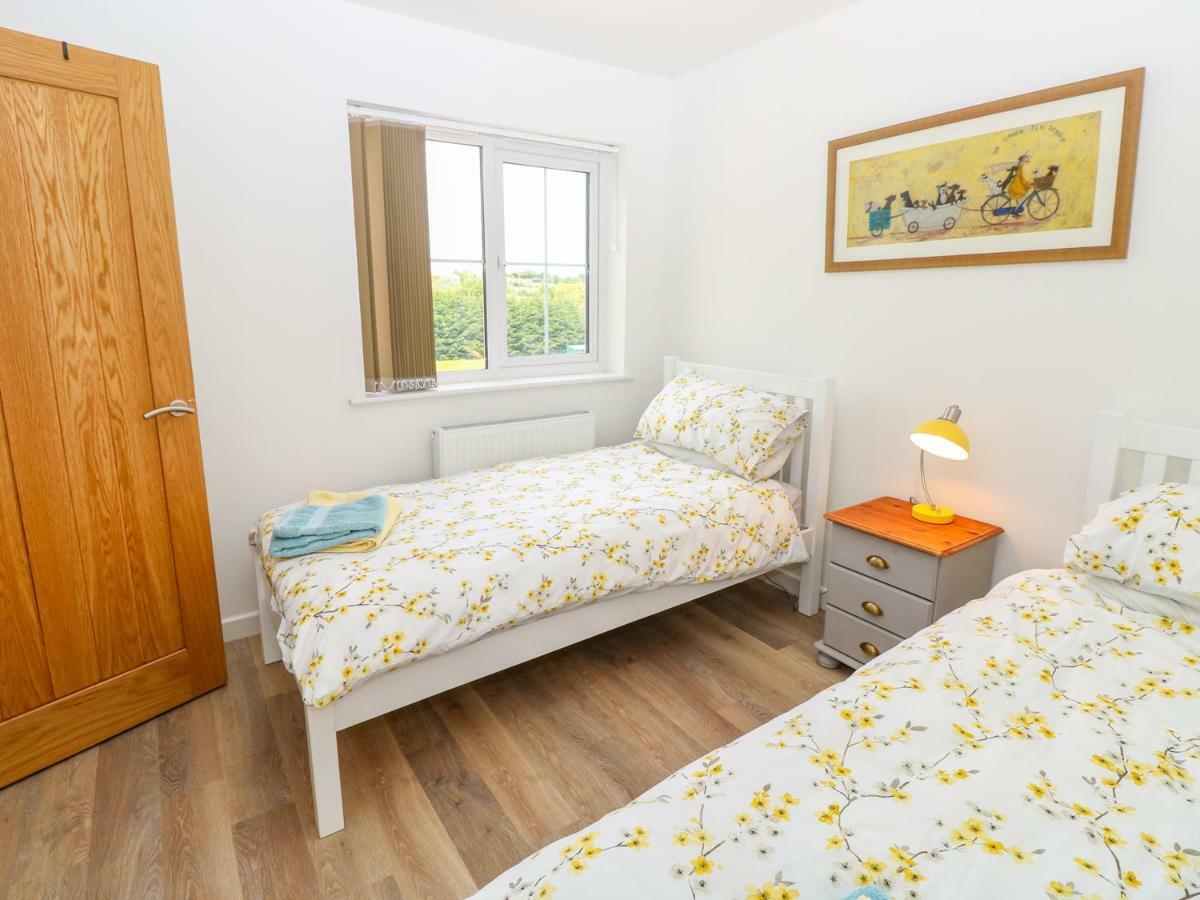 5 Yarmouth Cottages Freshwater Bagian luar foto