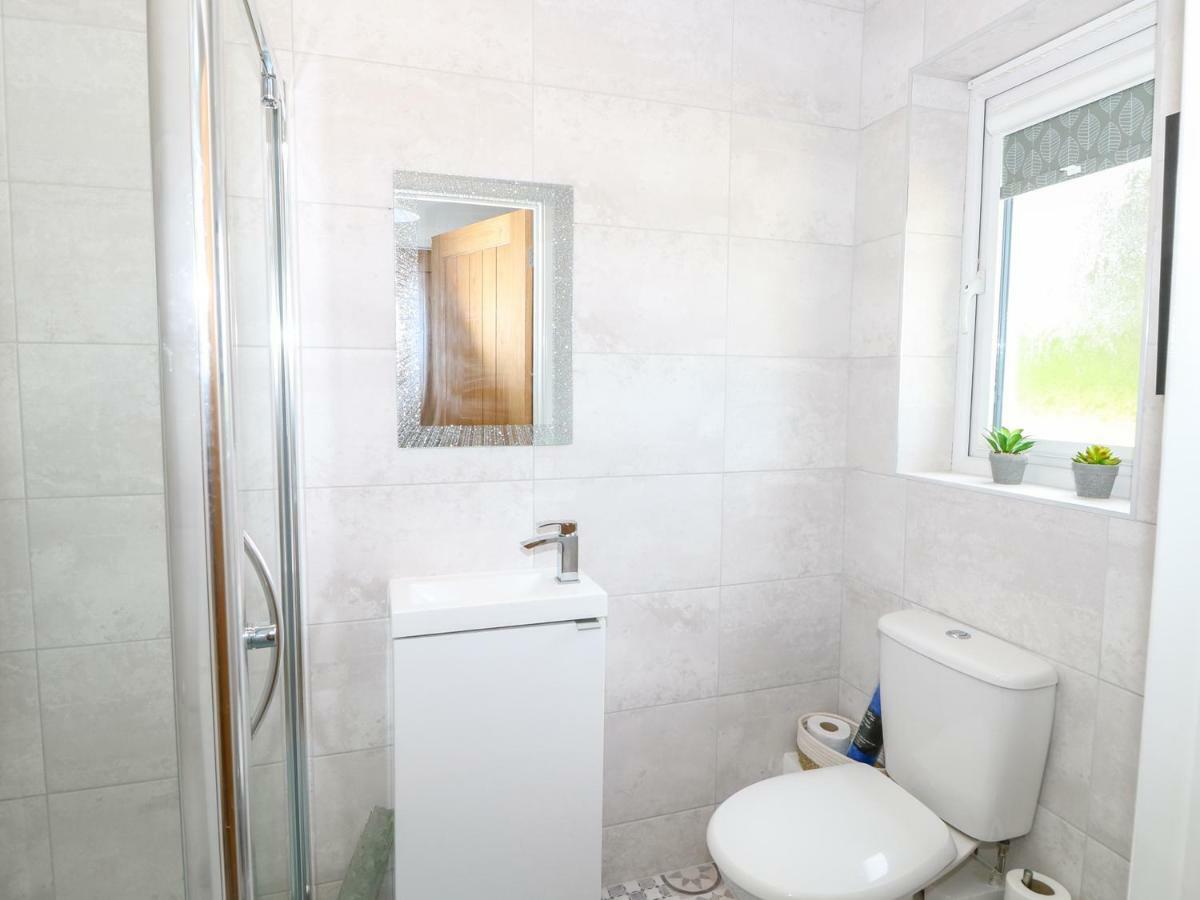 5 Yarmouth Cottages Freshwater Bagian luar foto